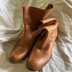 Size 10 LLBean Signature calf leather boots.